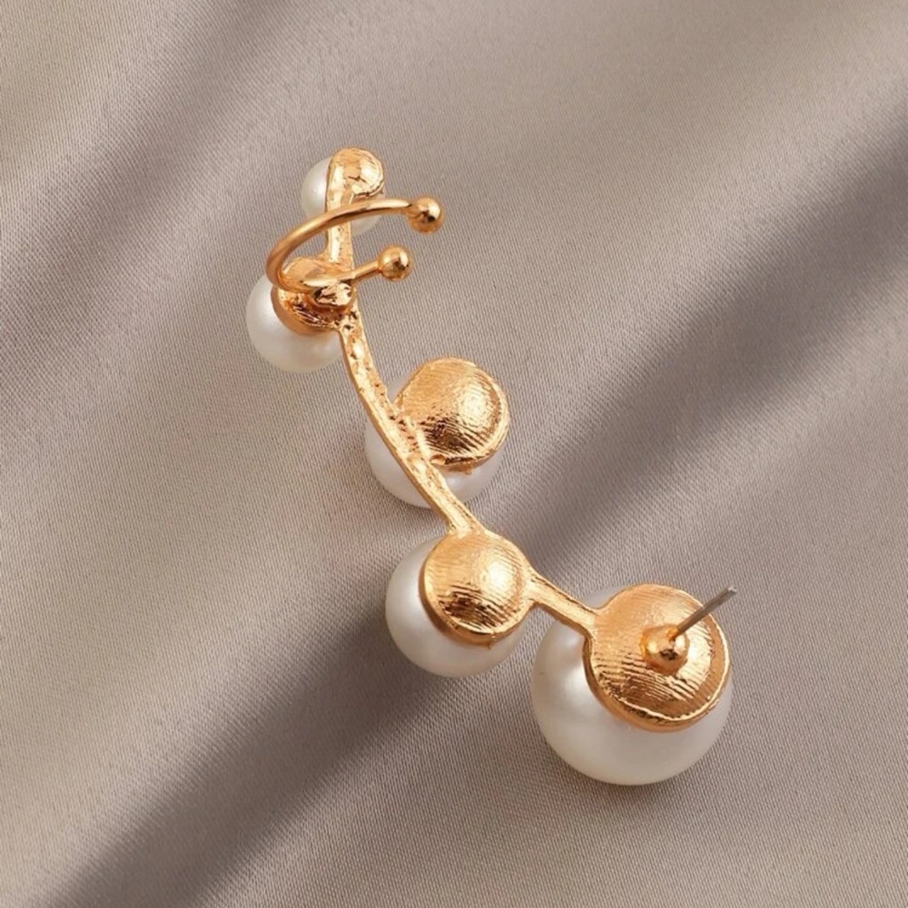 🎀 Lovely Faux Pearl Left Ear Cuff 🎀 - Picture 3 of 5